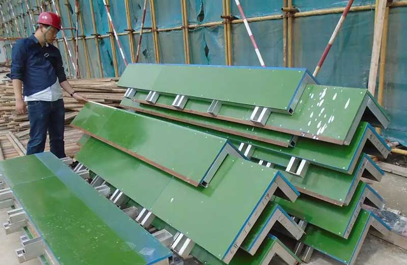 怪獸木業(yè)建筑模板新產品-綠色塑面模板