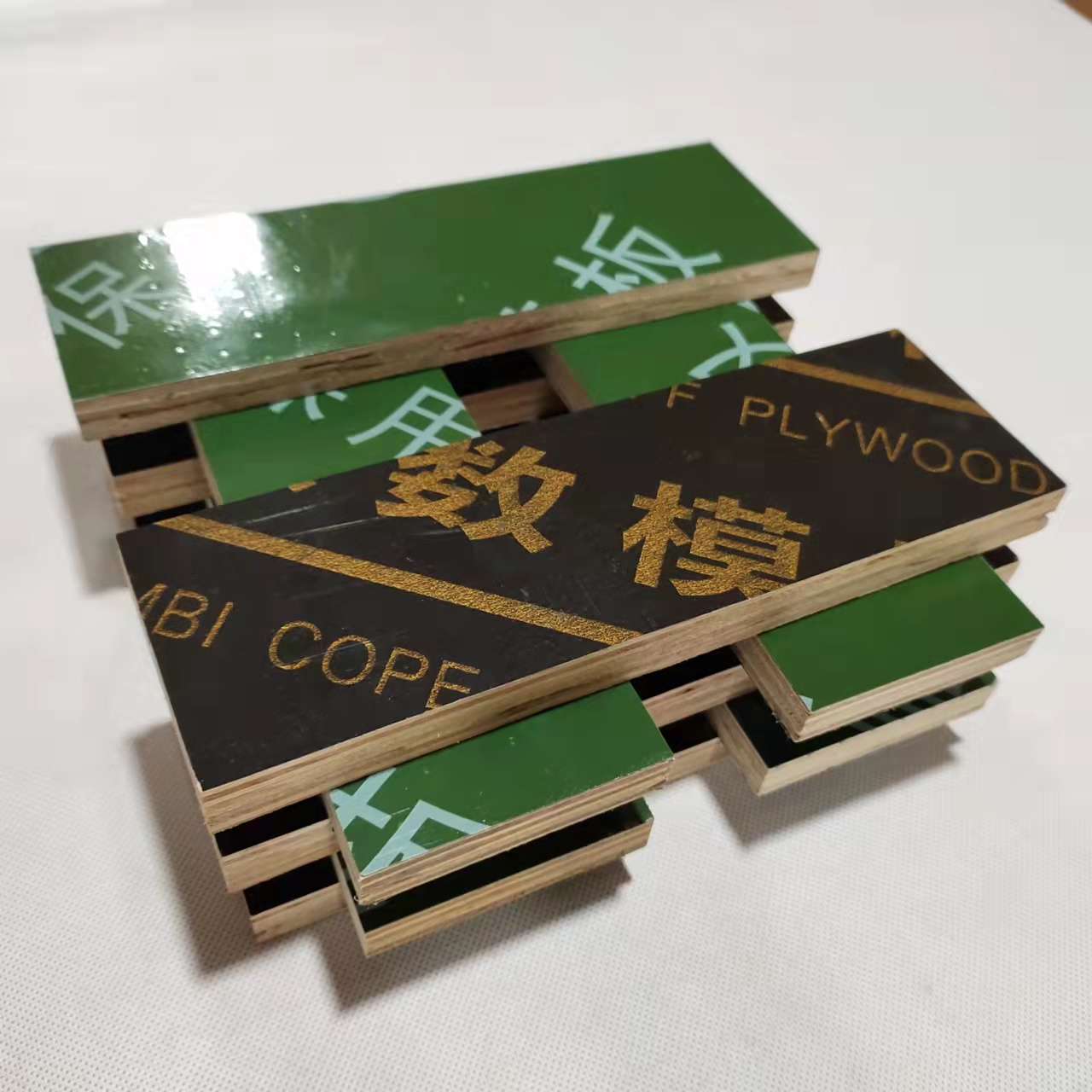 隨著建筑模板加工和生產技術的不斷創(chuàng)新，建筑模板的種類越來越多