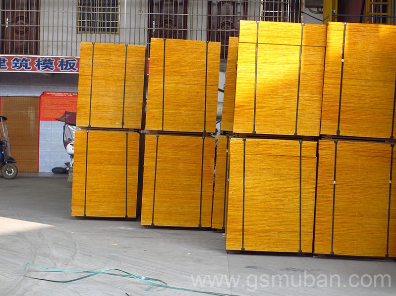 大紅模板多少錢(qián)一塊?在哪里批發(fā)