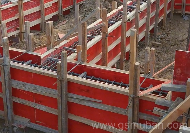 紅模板廠有哪些?各類(lèi)建筑紅模板材質(zhì)比較