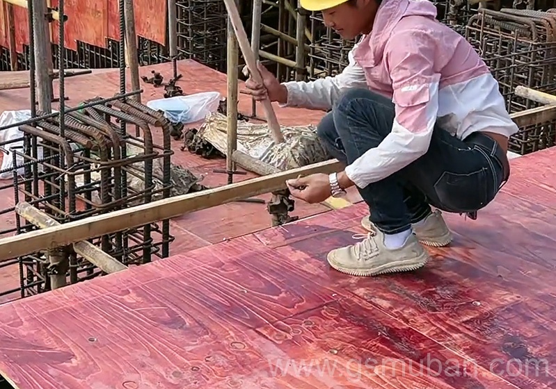 紅模板廠有哪些?各類(lèi)建筑紅模板材質(zhì)比較