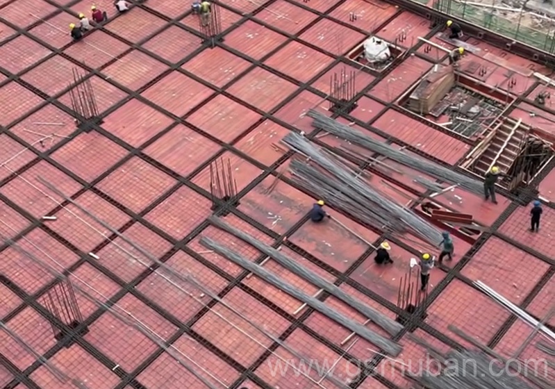 建筑模板選擇紅色還是黑色的？